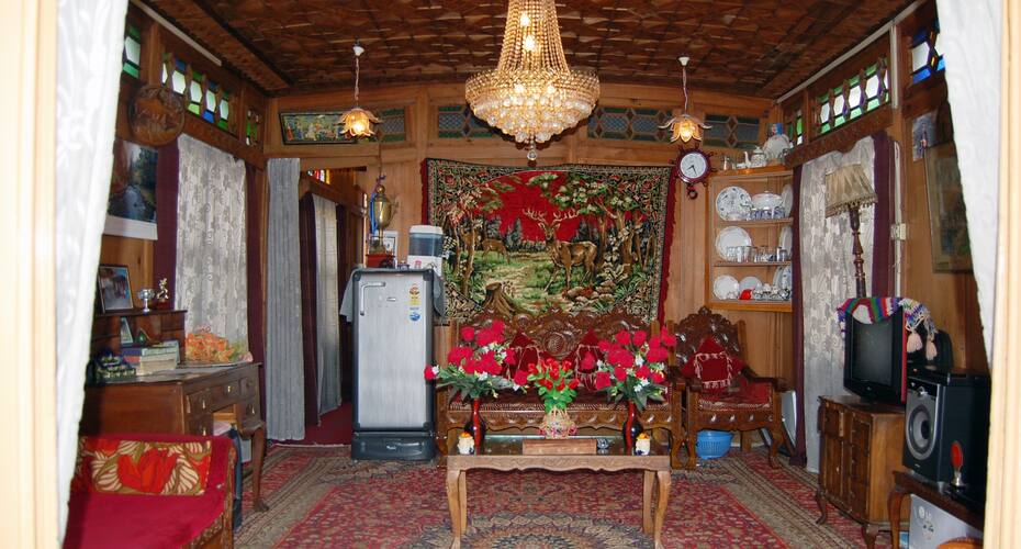 Lake Palace Houseboat, Srinagar 3